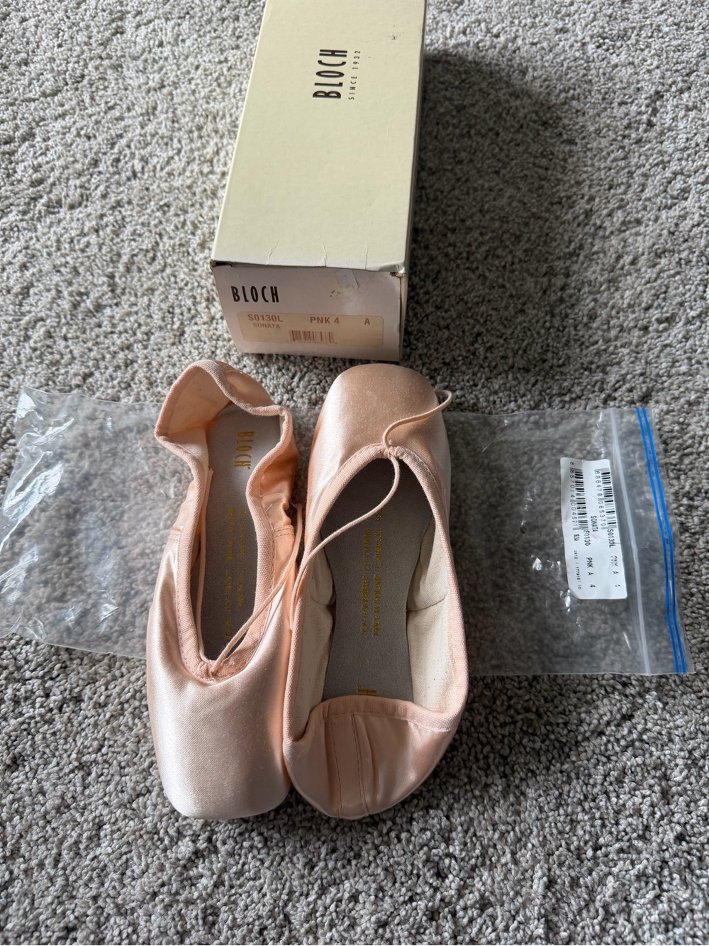 Bloch Peach Satin Ballet Pointe Shoes 4 A